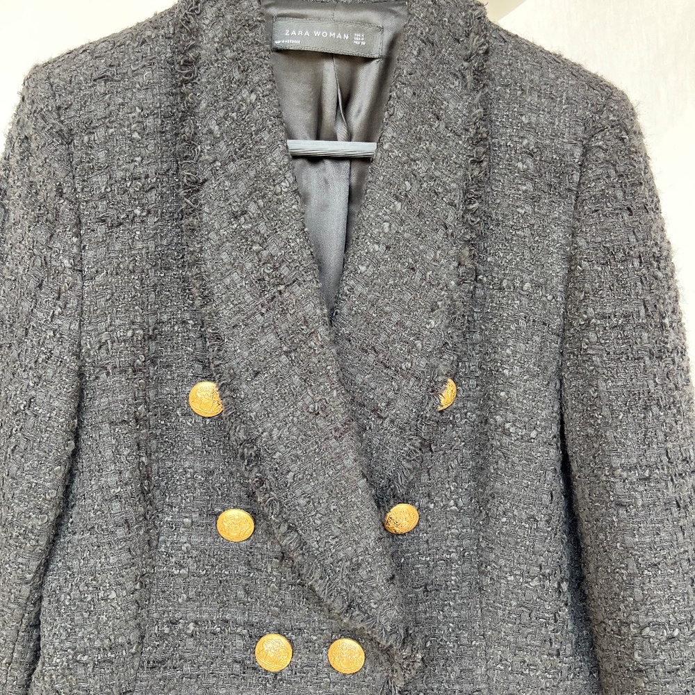 Zara (M) tweed, lined blazer with frayed edges, gold buttons & pockets, EUC.